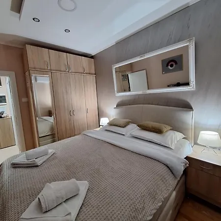 Lux Sanja 1 * Subotica